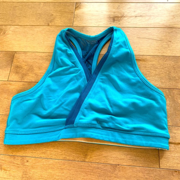 Lululemon sports bra Aquablue Color size medium - Picture 1 of 3